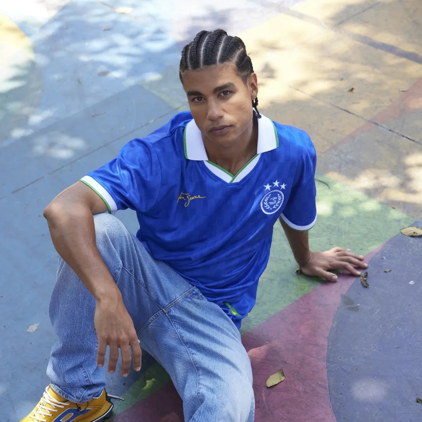 Senna_94_Relaxed_Fit_Jersey_ASLE06001BLU_Model_01-web-use.webp