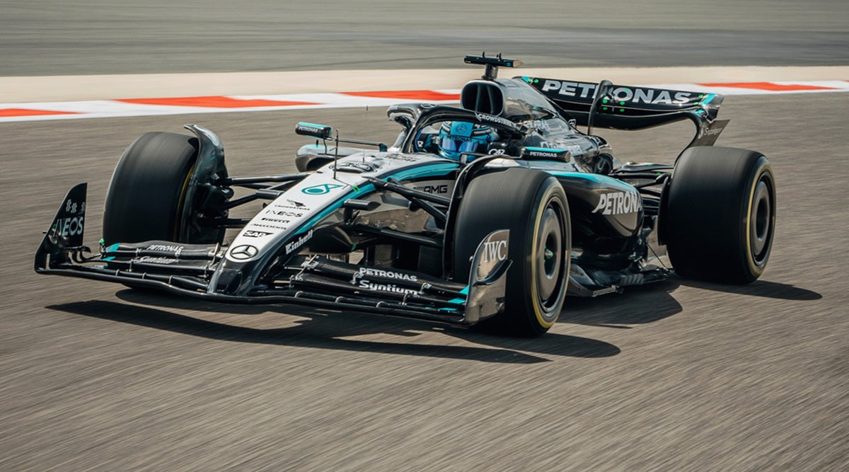 Finally, the Mercedes has arrived on the track: Video