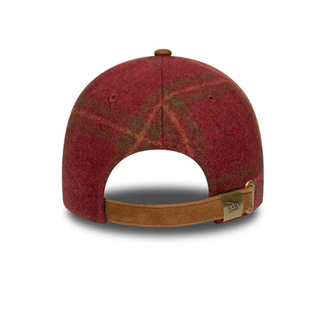 Rear part of New York Yankees cap with leather strap.